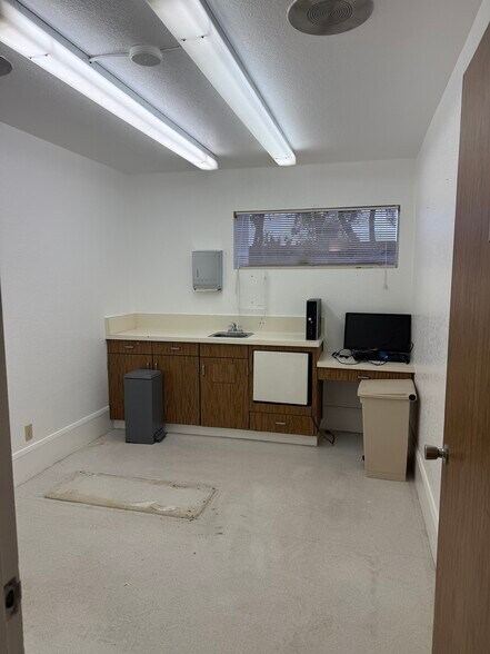 More Photos Of 1467 Palma Rd, Bullhead City Office For Sale