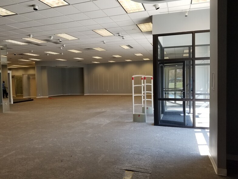 More Photos Of 4301 Pecanland Mall Dr, Monroe Freestanding For Lease