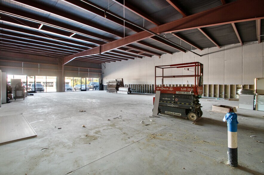 More Photos Of 11709 Boudreaux Rd, Tomball Storefront For Lease