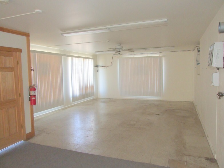 More Photos Of 460 Limestone Rd, Oxford Freestanding For Sale