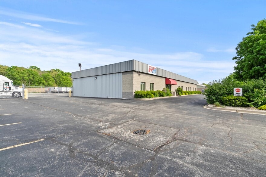 More Photos Of 24051 S Northern Illinois Dr, Channahon Truck Terminal For Sale