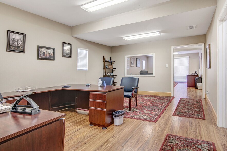 More Photos Of 400 N Ridgeway Dr, Cleburne Medical For Sale