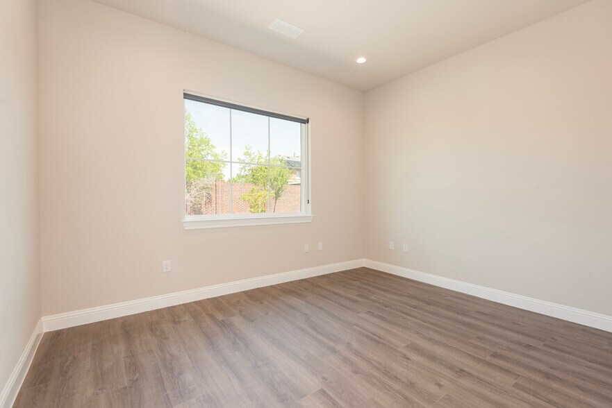 More Photos Of 2601 Little Elm Pkwy, Little Elm Office For Sale