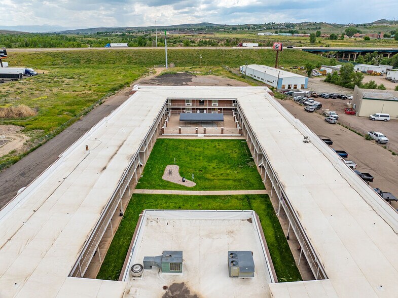 More Photos Of 261 Bear River Dr, Evanston Hotel For Sale