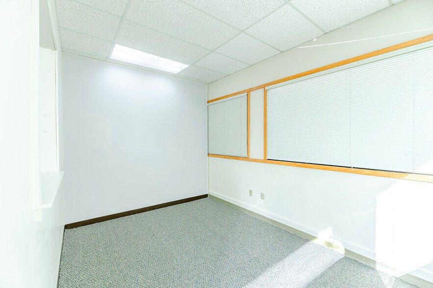 More Photos Of 1801 Sunset Pl, Longmont Light Distribution For Sale