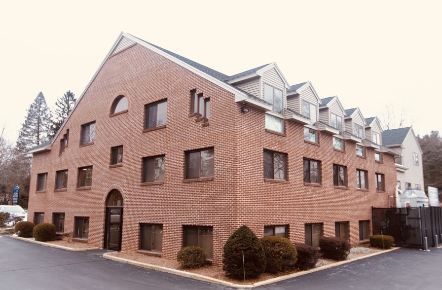 More Photos Of 512 Main St, Shrewsbury Medical For Lease