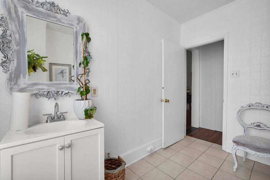 More Photos Of 2312 Abercorn St, Savannah Storefront Retail Residential For Sale