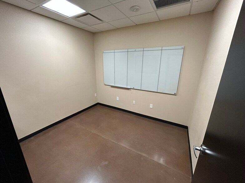 More Photos Of 685 E Geronimo St, Chandler Warehouse For Lease