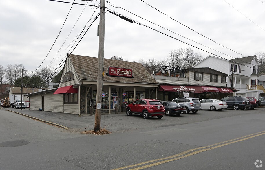 Primary Photo Of 29-37 Smith St, Marblehead Storefront Retail Residential For Lease