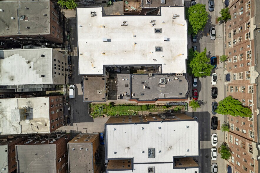 More Photos Of 2066-2070 Av Lincoln, Montréal Apartments For Sale