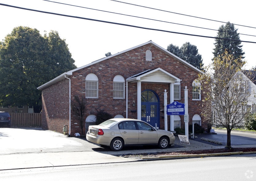 Primary Photo Of 626 W New Castle St, Zelienople Office For Lease