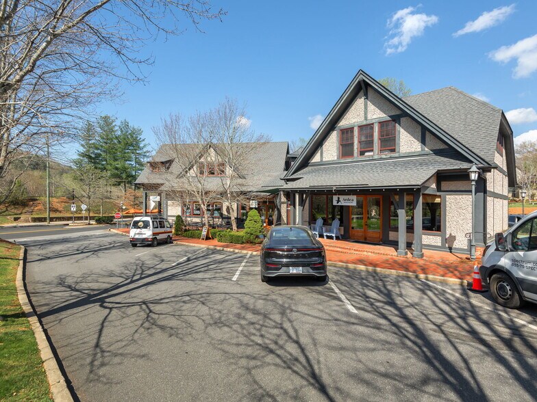 More Photos Of 10 E Market St, Black Mountain General Retail For Sale