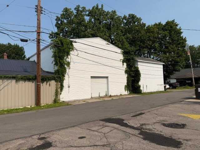 Primary Photo Of 17 Park Ln, Fairborn Distribution For Sale
