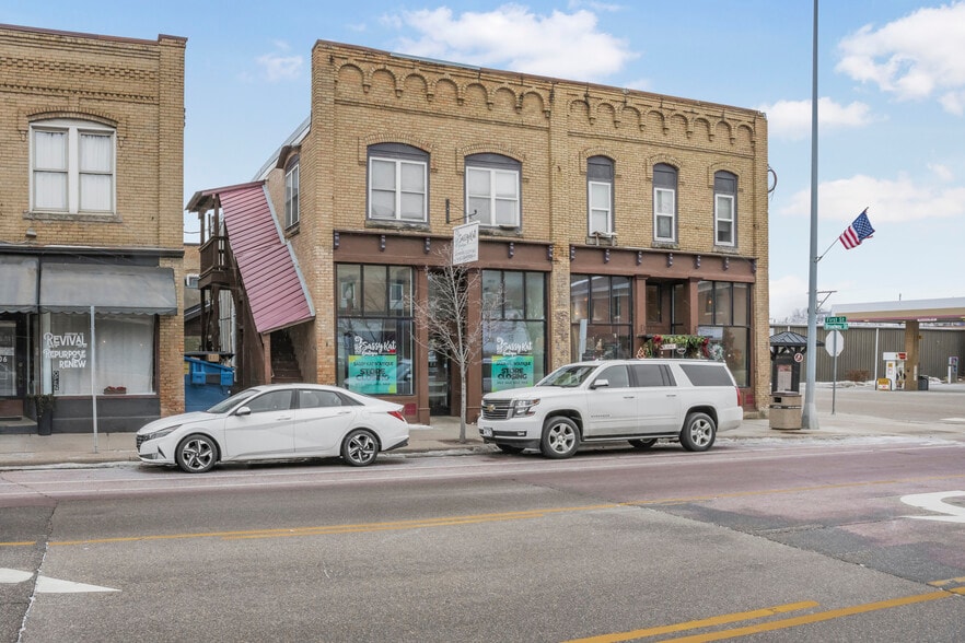 More Photos Of 200 Broadway St, Jordan Storefront Retail Residential For Lease