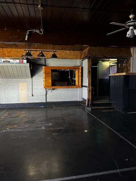 More Photos Of 614 Broad St st, Beloit General Retail For Lease