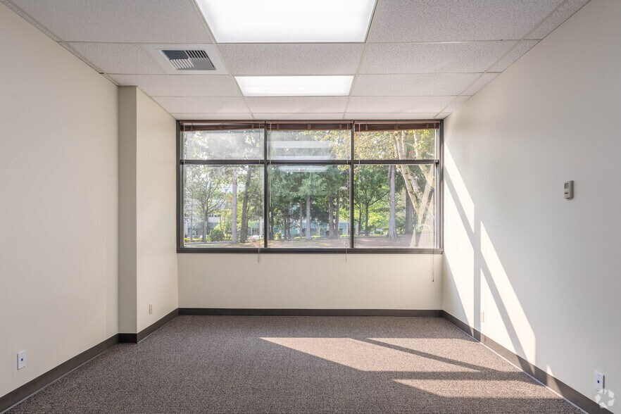 More Photos Of 4002-4014 148th Ave NE, Redmond Unknown For Lease