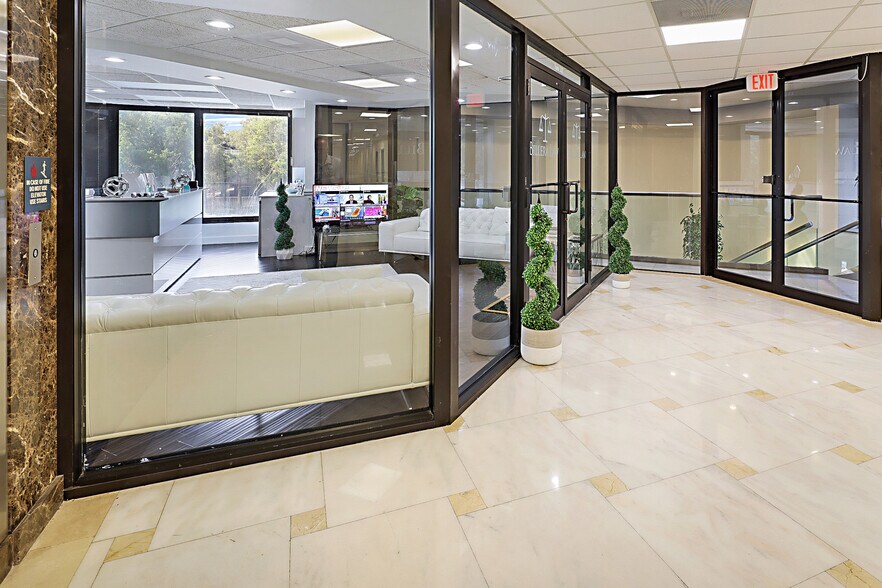 More Photos Of 2201 NW Corporate Blvd, Boca Raton Office For Lease