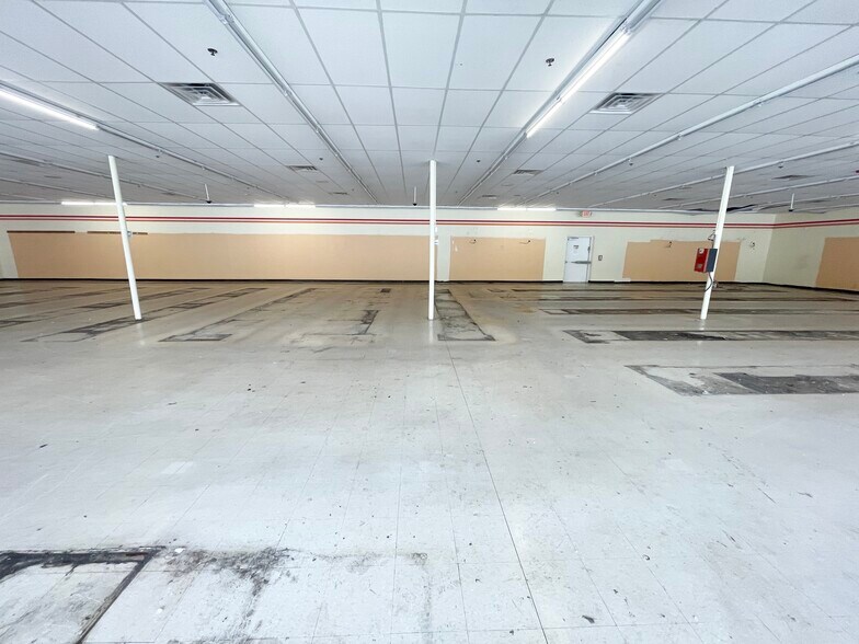 More Photos Of 240 Portion Rd, Ronkonkoma Unknown For Lease