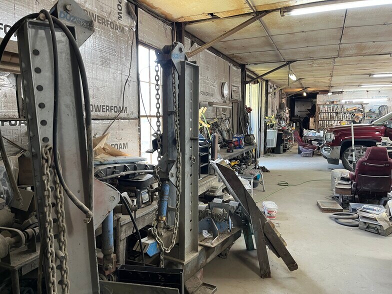 More Photos Of 462 E Reba McEntire Ave, Stringtown Flex For Sale