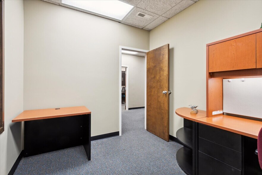 More Photos Of 732 Thimble Shoals Blvd, Newport News Office For Sale