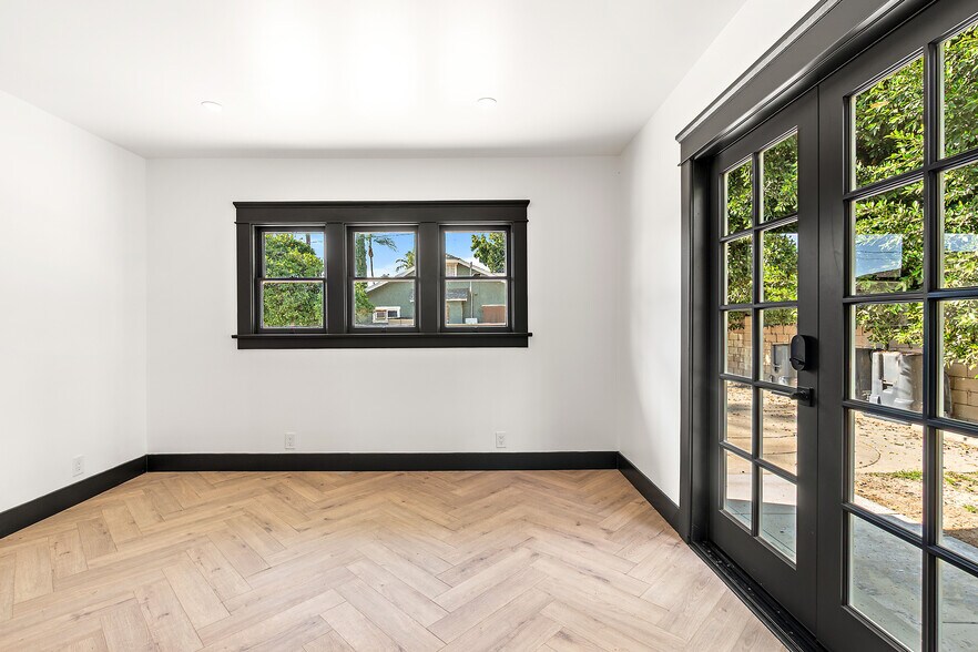 More Photos Of 1204 N Ross St, Santa Ana Office For Sale