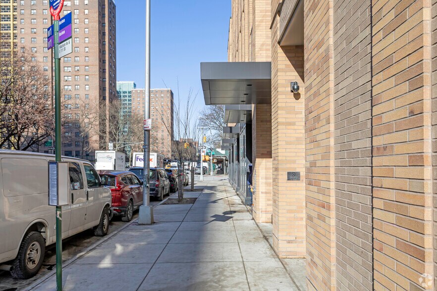 More Photos Of 1681 Madison Ave, New York Apartments For Lease