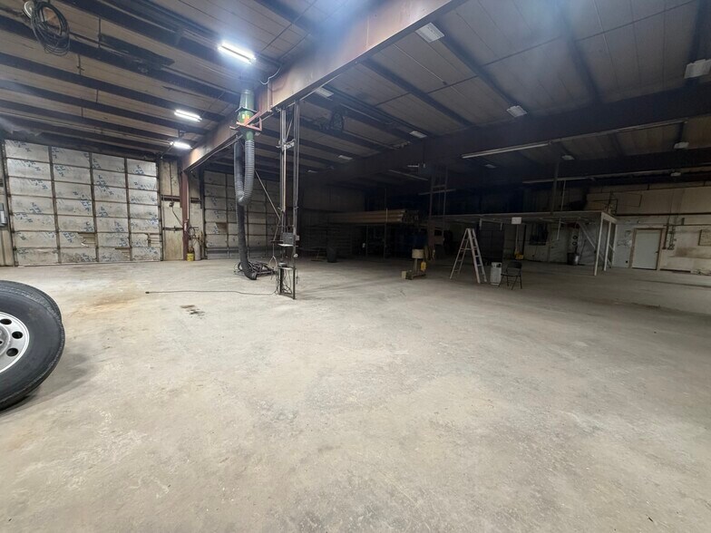 More Photos Of 5328 E Market St, Enid Manufacturing For Sale