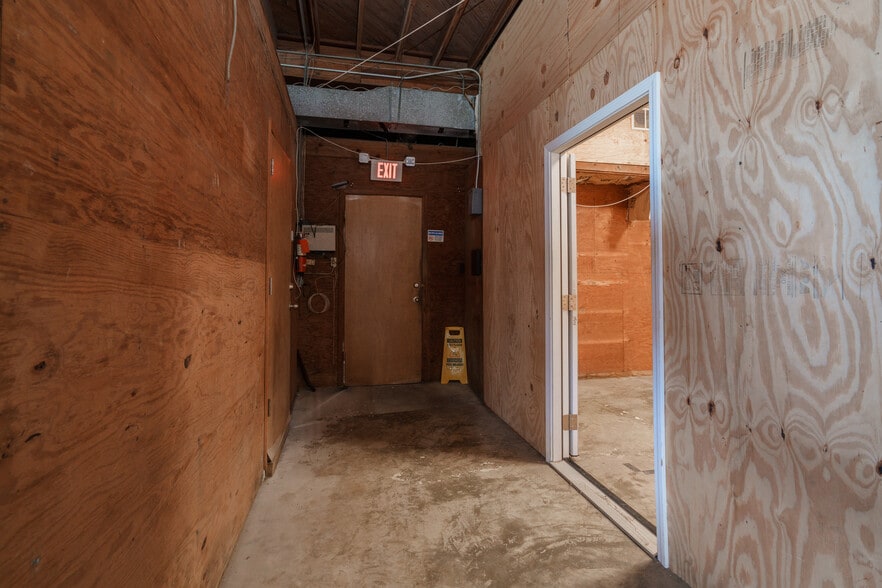 More Photos Of 1919 Drummond Ave, Panama City Distribution For Lease