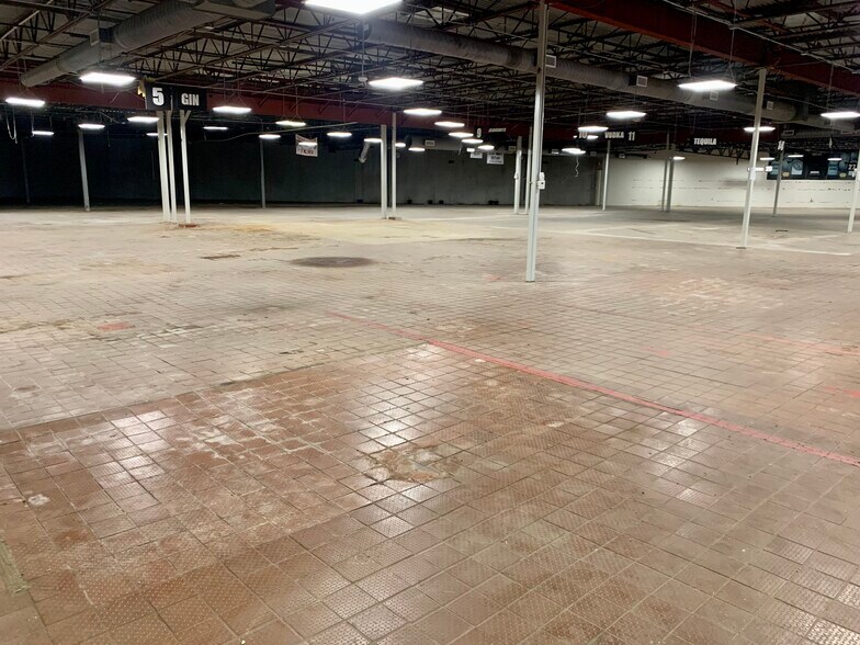 More Photos Of 2373 Stemmons Trl, Dallas General Retail For Lease