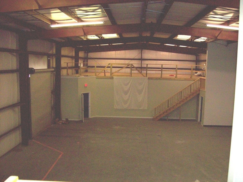 More Photos Of 56 S Dixie Hwy, Saint Augustine Warehouse For Lease