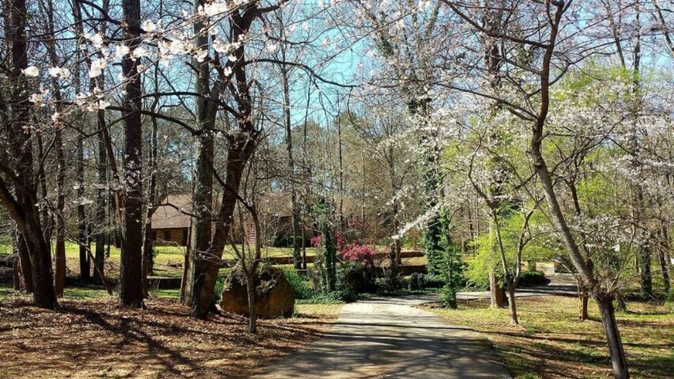 More Photos Of 3000 Cathedral Pl, Decatur Movie Radio TVStudio For Sale