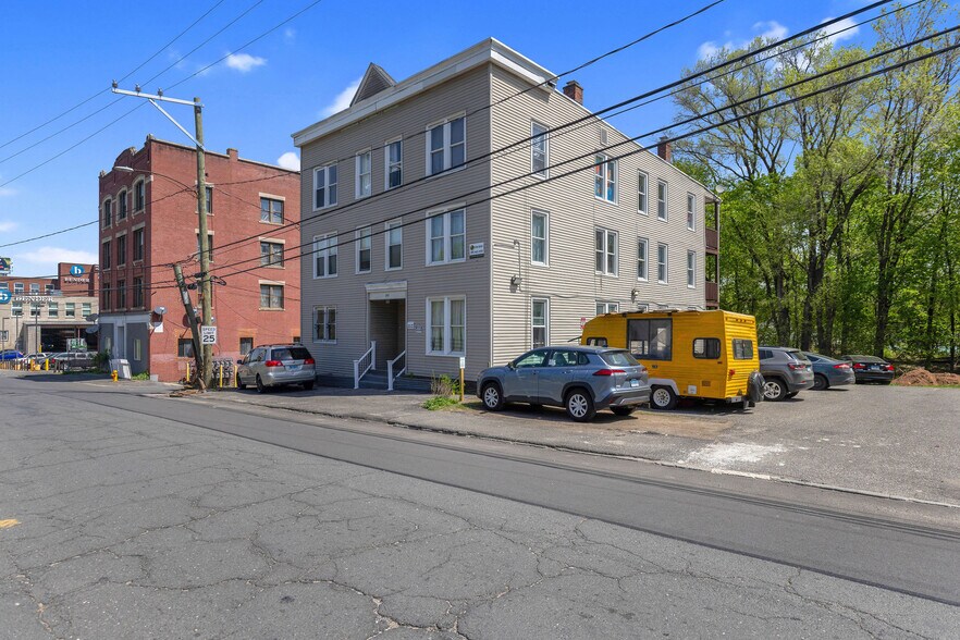 Primary Photo Of 203 S Leonard St, Waterbury Apartments For Sale