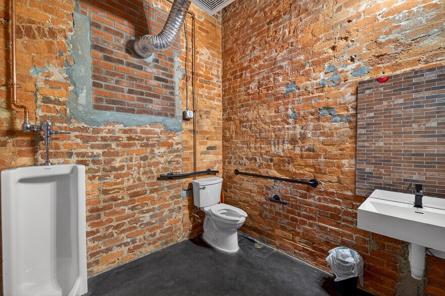 More Photos Of 200 Barrett St, Monroe Warehouse For Lease