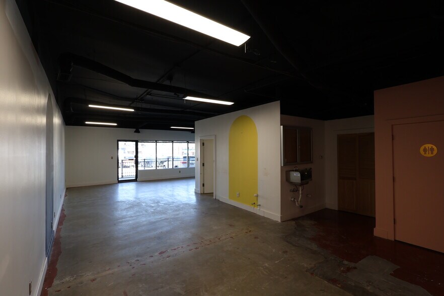 More Photos Of 2701-2745 Beaver Ave, Des Moines Unknown For Lease