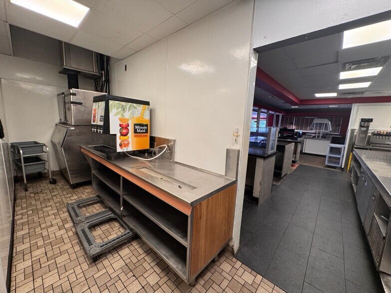 More Photos Of 4765 Montgomery Rd, Cincinnati Restaurant For Sale