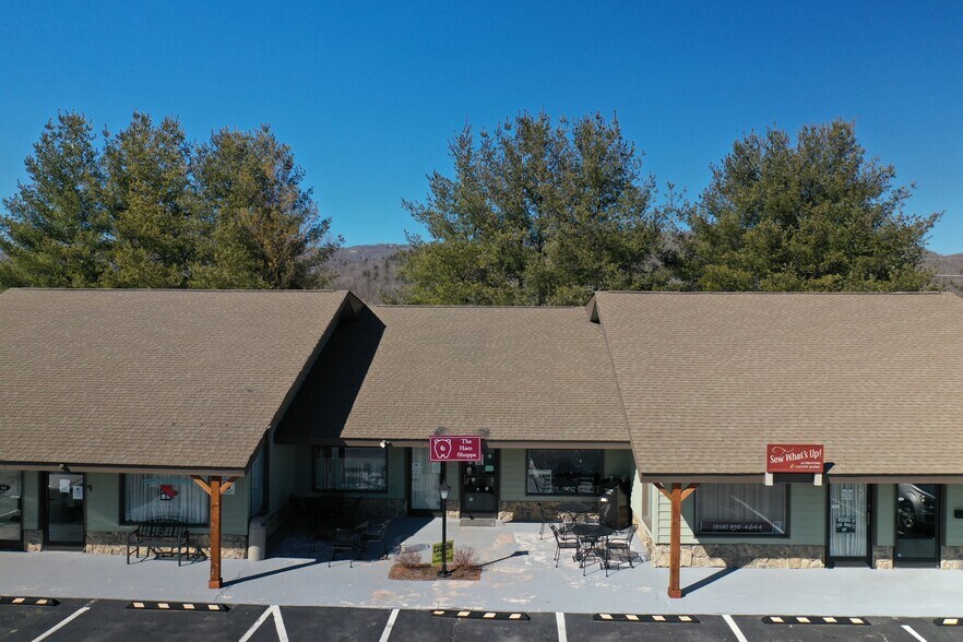 More Photos Of 102 High Country Sq, Banner Elk General Retail For Lease