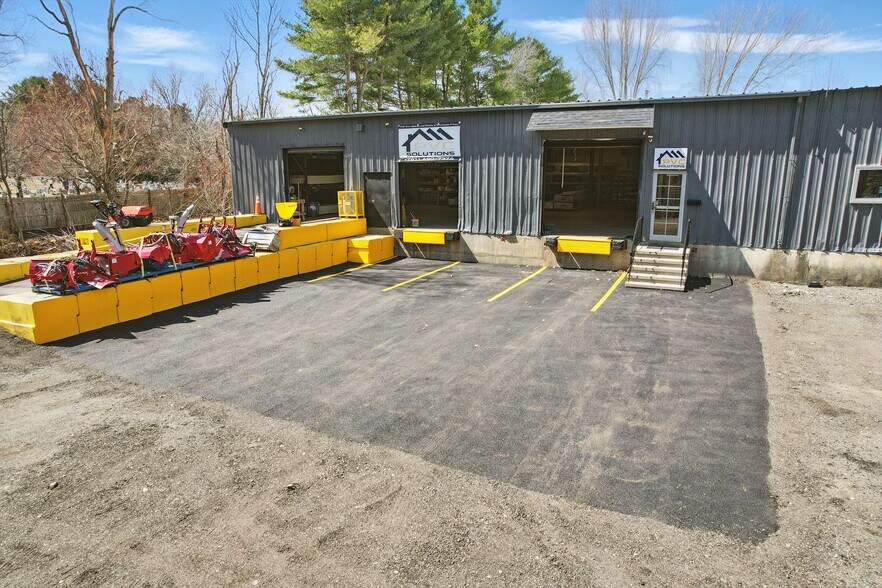 More Photos Of 145 Union St, Holbrook Warehouse For Lease