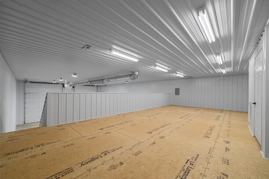 More Photos Of 1400 Dover Rd, Clarksville Showroom For Lease