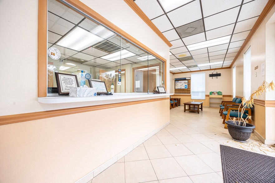 More Photos Of 1226 SW Main Blvd, Lake City Medical For Sale