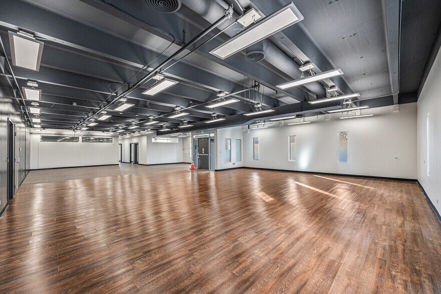 More Photos Of 1475 S Acoma St, Denver Warehouse For Lease