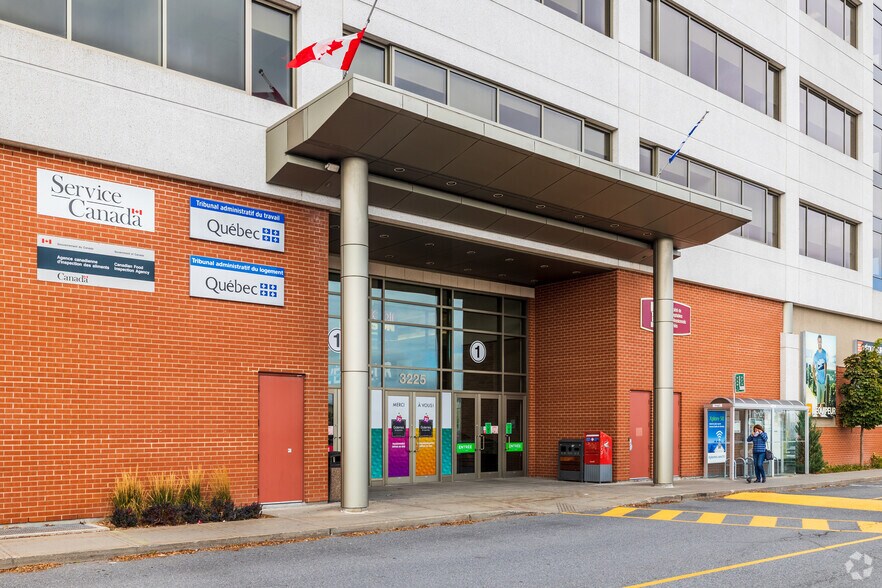 More Photos Of 3000-3300 Boul Laframboise, Saint-hyacinthe General Retail For Lease