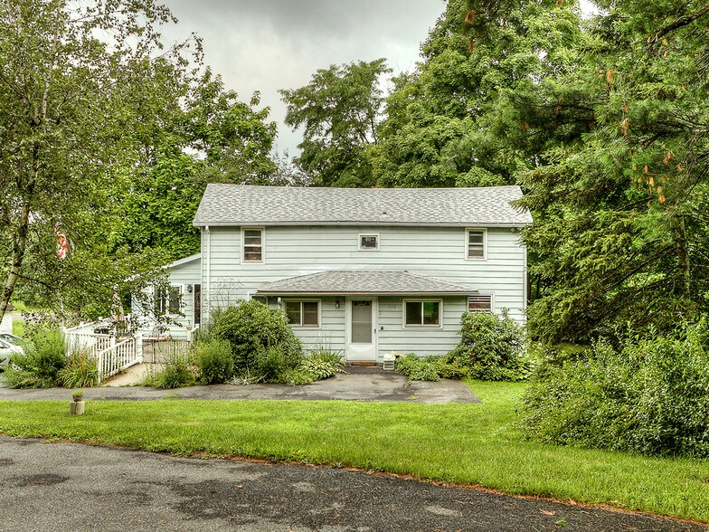 More Photos Of 692 South St, Highland Apartments For Sale