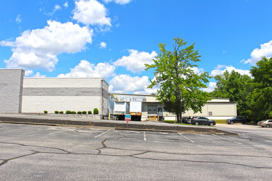 More Photos Of 4590 Graphics Dr, White Plains Manufacturing For Lease