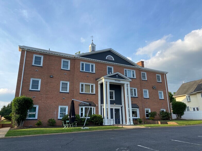 More Photos Of 10090 Main St, Fairfax Office For Lease