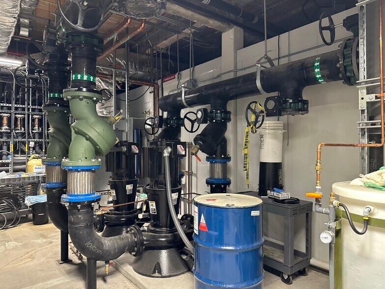 More Photos Of 1 Oak Hill Rd, Fitchburg Light Manufacturing For Lease