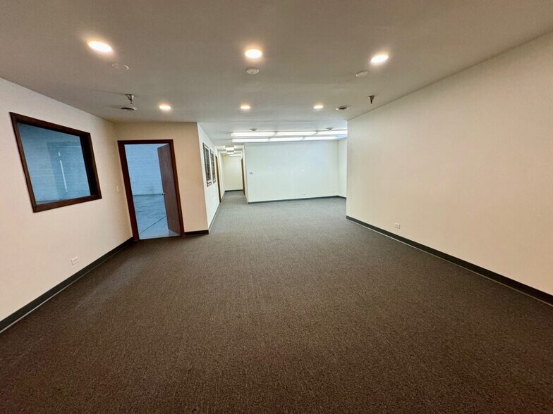 More Photos Of 11414 Smith Dr, Huntley Warehouse For Lease