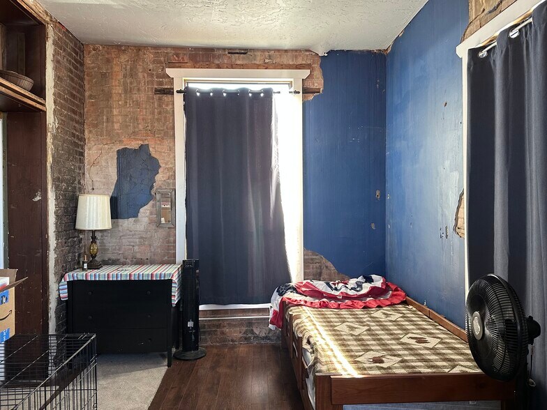 More Photos Of 101 N Waggoner St, Electra Flex For Sale