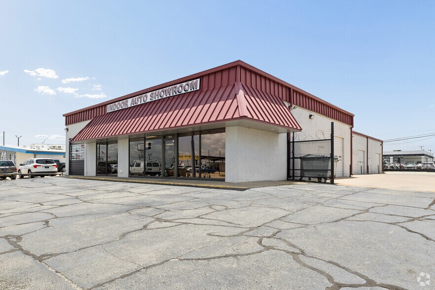 More Photos Of 7682 E 46th Pl, Tulsa Auto Dealership For Lease