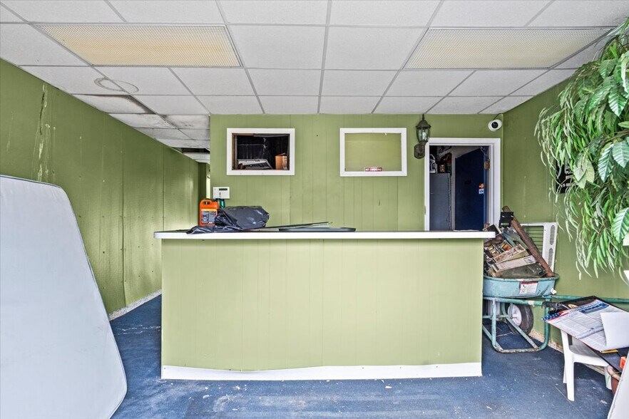 More Photos Of 901 S Main St, Taylor Carwash For Sale