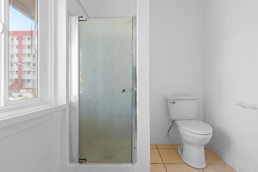 More Photos Of 1125 Hassinger St, Honolulu Apartments For Sale